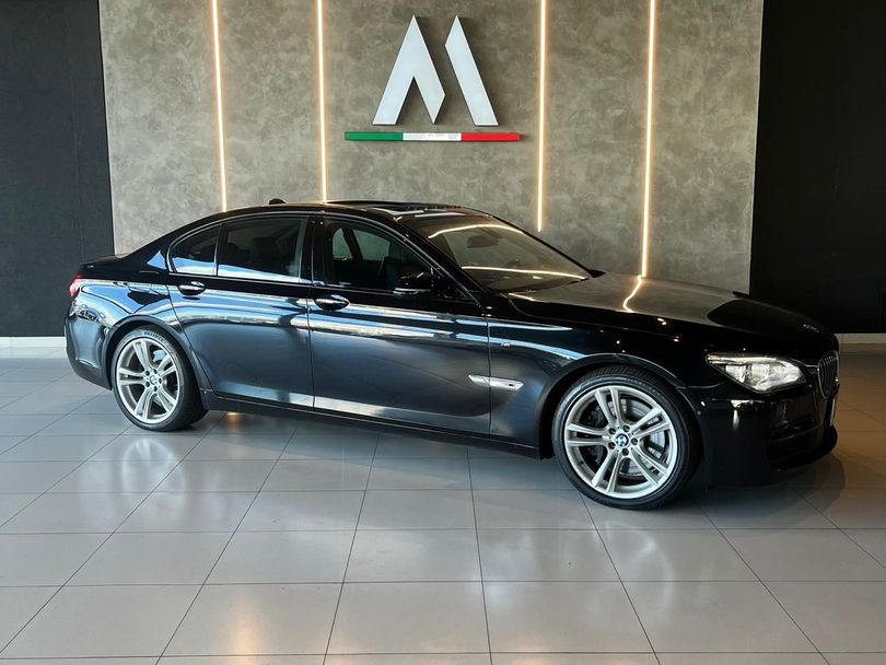 BMW 750i M Sport Sedan 4.4 V8 450cv Aut.