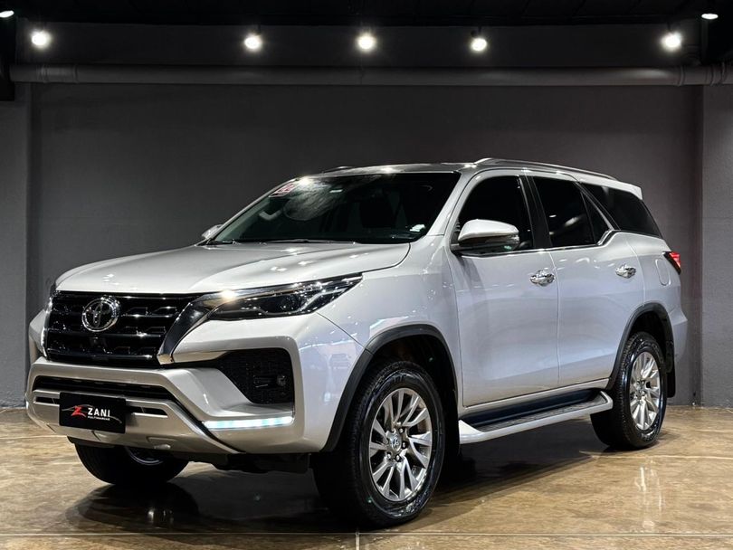 Toyota Hilux SW4 SRX 4x4 2.8 TDI 16V Dies. Aut.