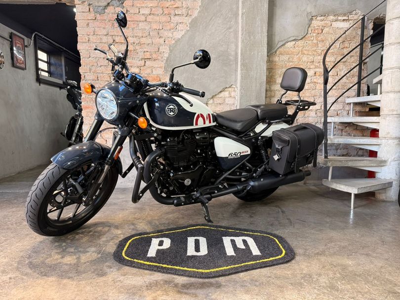 Royal Enfield Shotgun 650 Mid