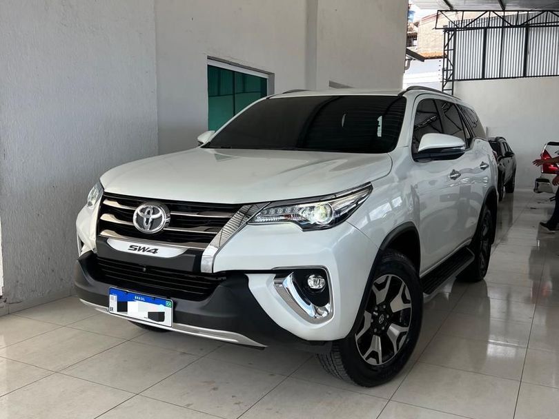 Toyota Hilux SW4 SRX Diamo. 4x4 2.8 TB Die Aut.