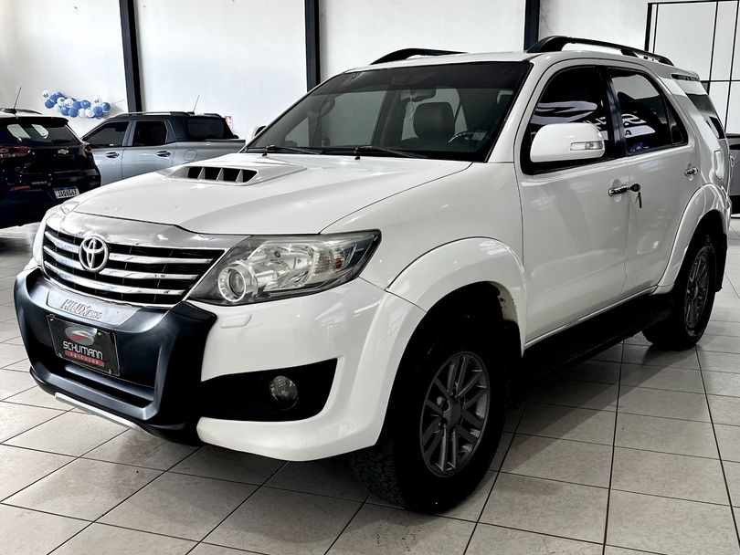 Toyota Hilux SW4 SRV D4-D 4x4 3.0 TDI Dies. Aut