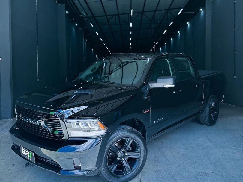 RAM CLASSIC LARAMIE NIGHT ED. 5.7 4X4 Aut.