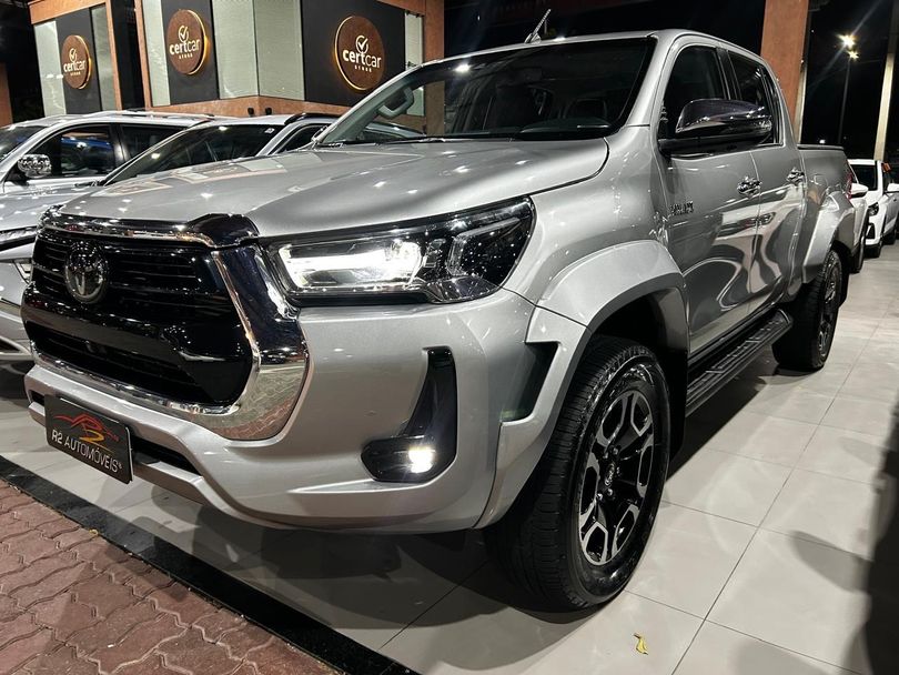 Toyota Hilux CD SRX Plus 4x4 2.8 TDI Die. Aut.