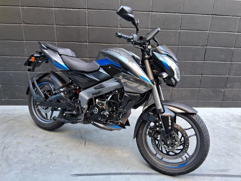 BAJAJ DOMINAR 160