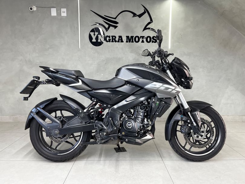 BAJAJ DOMINAR 200
