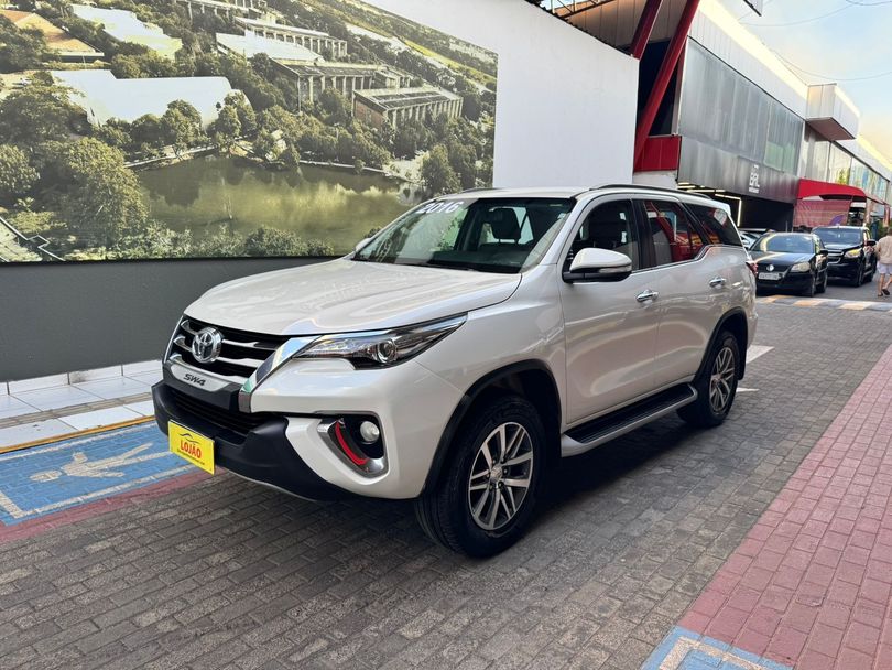 Toyota Hilux SW4 SRX 4x4 2.8 TDI 16V Dies. Aut.