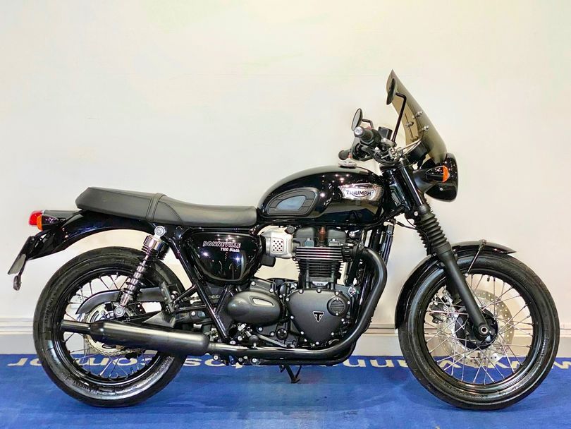 TRIUMPH BONNEVILLE T100 BLACK