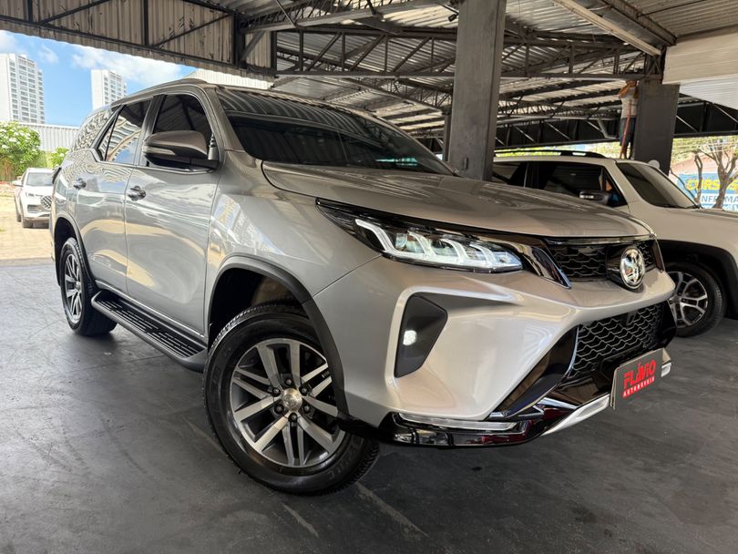 Toyota Hilux SW4 SRX 4x4 2.8 TDI 16V Dies. Aut.