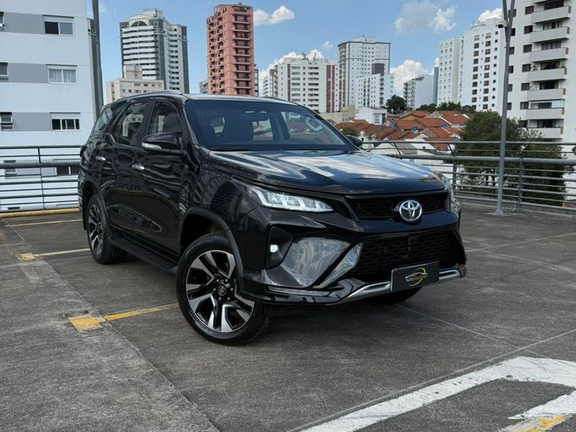 Toyota Hilux SW4 SRX 4x4 2.8 TDI 16V Dies. Aut.