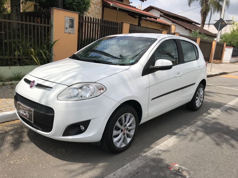 Fiat Palio ESSENCE 1.6 Flex 16V 5p