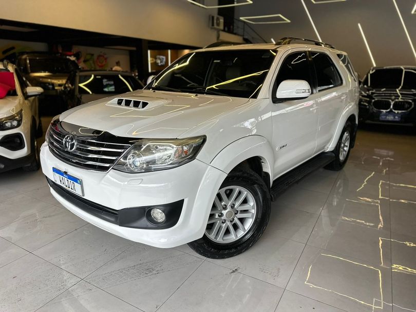 Toyota Hilux SW4 SRV D4-D 4x4 3.0 TDI Dies. Aut