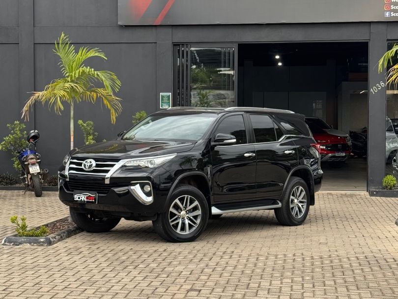 Toyota Hilux CD SRX 4x4 2.8 TDI 16V Diesel Aut.