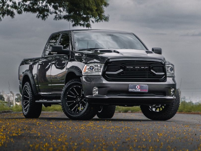 RAM CLASSIC LARAMIE NIGHT ED. 5.7 4X4 Aut.