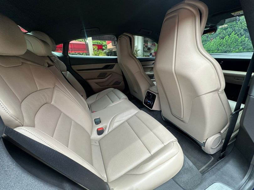 Porsche Taycan 4S (Elétrico)