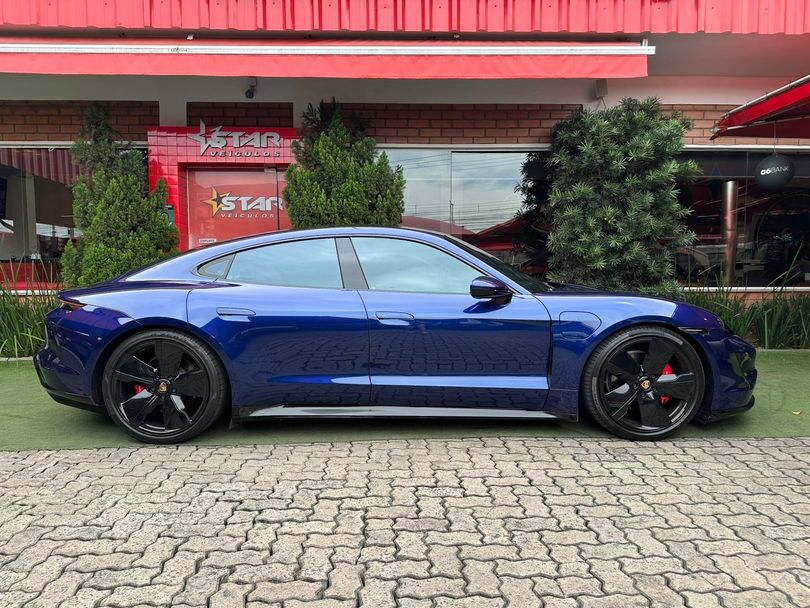 Porsche Taycan 4S (Elétrico)