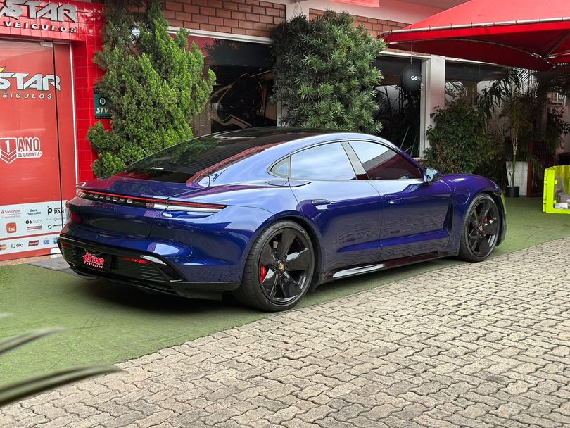 Porsche Taycan 4S (Elétrico)