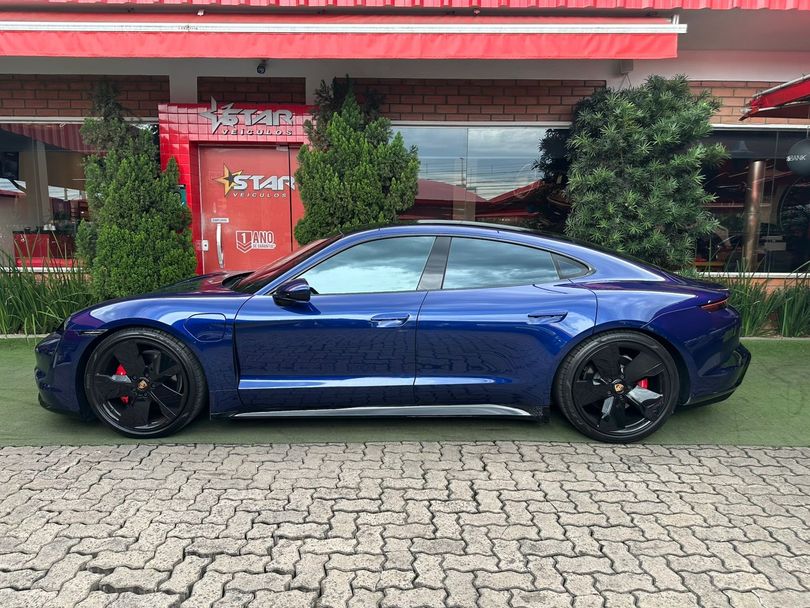 Porsche Taycan 4S (Elétrico)