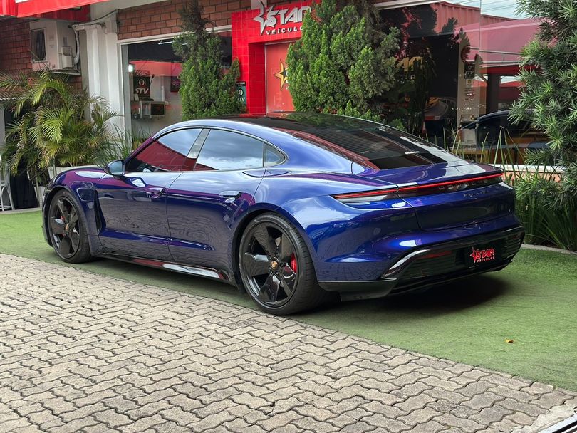 Porsche Taycan 4S (Elétrico)