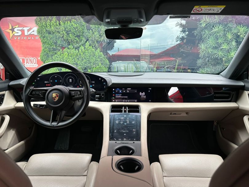 Porsche Taycan 4S (Elétrico)