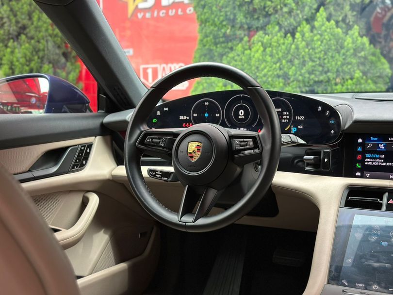 Porsche Taycan 4S (Elétrico)