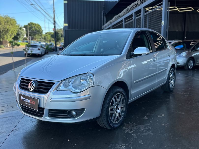 VolksWagen Polo Sedan 1.6 Mi Total Flex 8V 4p