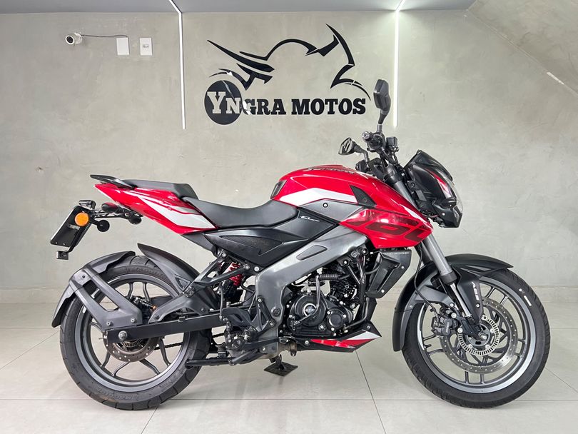 BAJAJ DOMINAR 160