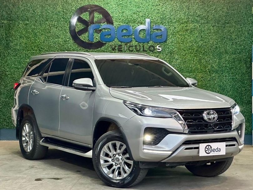 Toyota Hilux SW4 SRX 4x4 2.8 TDI 16V Dies. Aut.