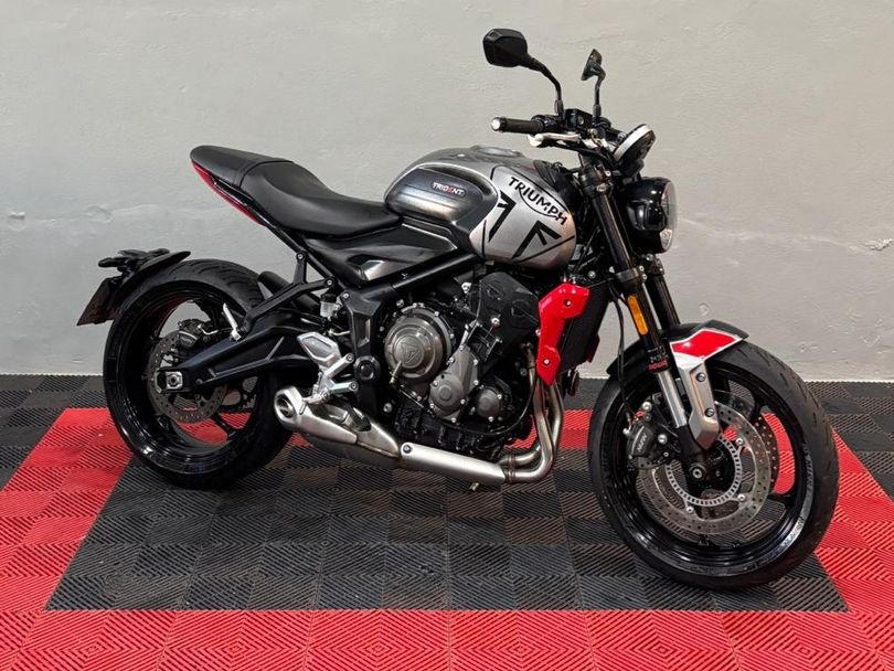 TRIUMPH TRIDENT 660