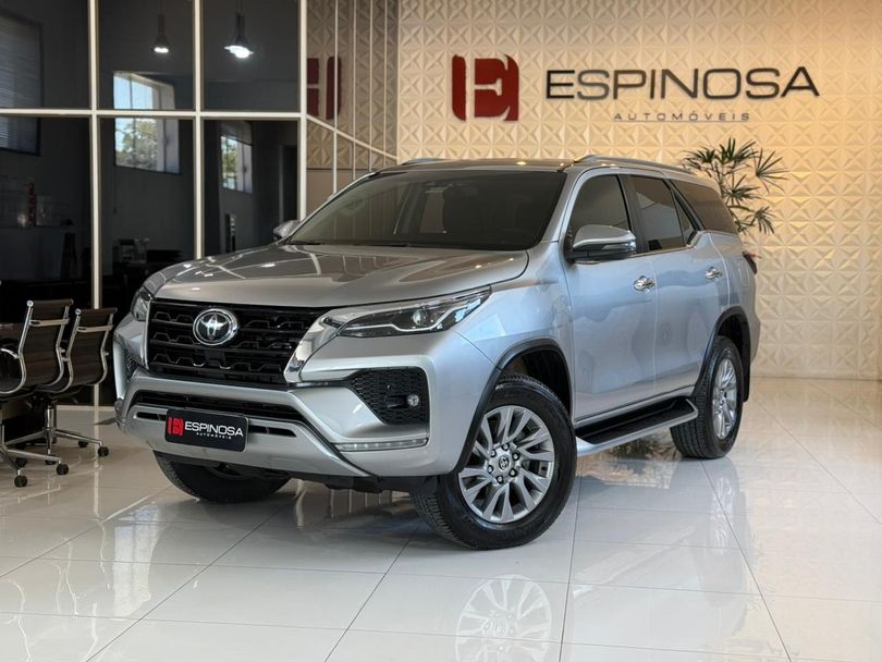 Toyota Hilux SW4 SRX 4x4 2.8 TDI 16V Dies. Aut.