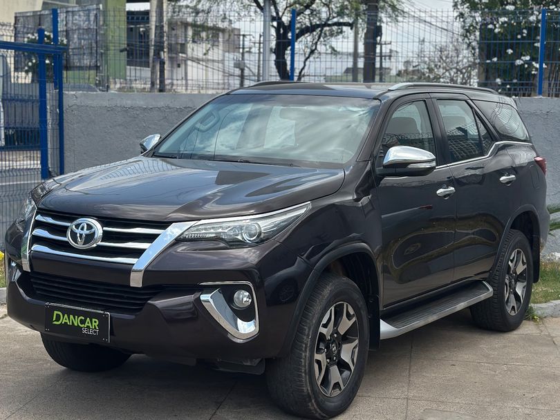 Toyota Hilux SW4 SR 4x2 2.7/ 2.7 Flex 16V Aut.