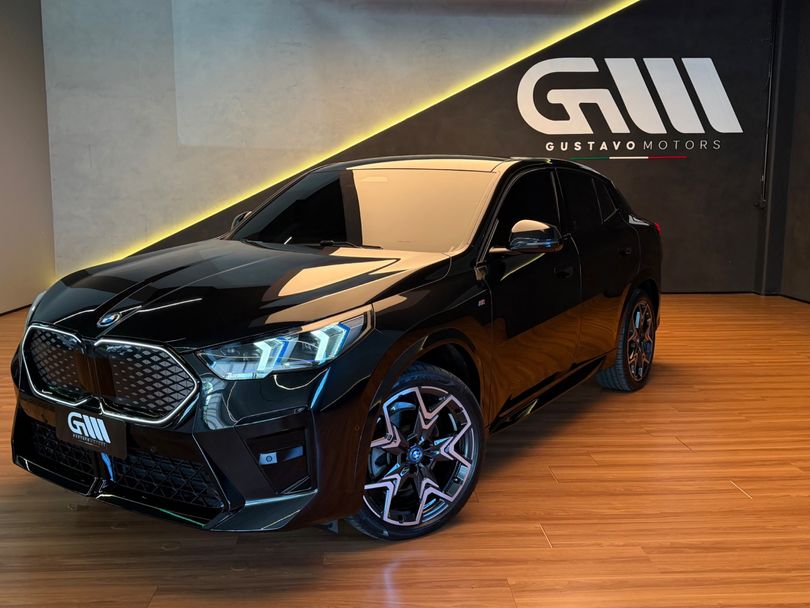 BMW iX 2 xDrive 30 M Sport (Elétrico)