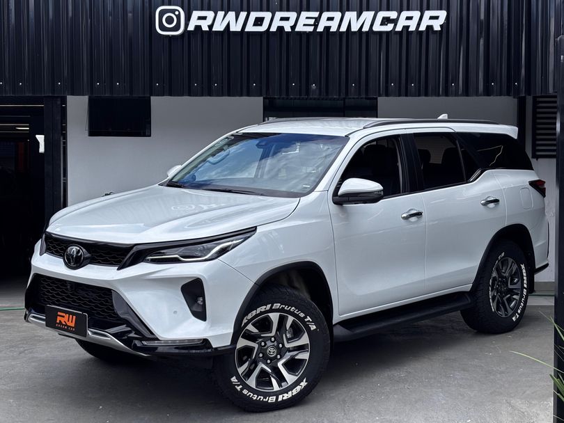 Toyota Hilux SW4 SRX Plat. 4x4 2.8 TB Die. Aut.