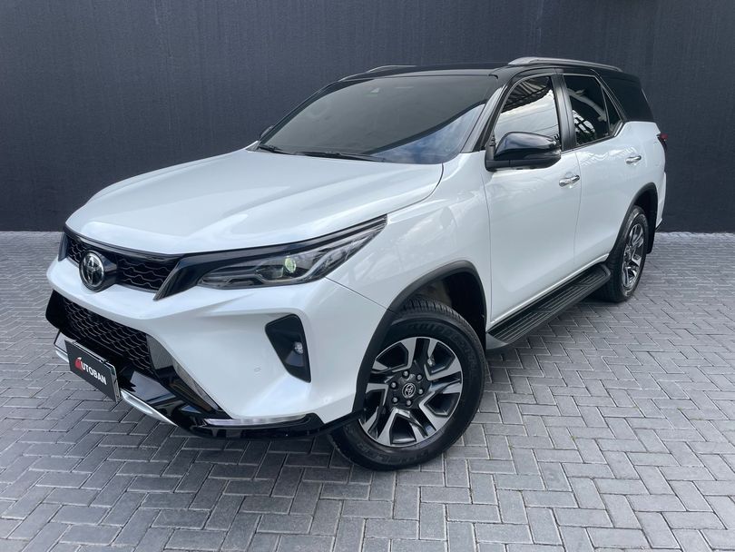 Toyota Hilux SW4 SRX Plat. 4x4 2.8 TB Die. Aut.