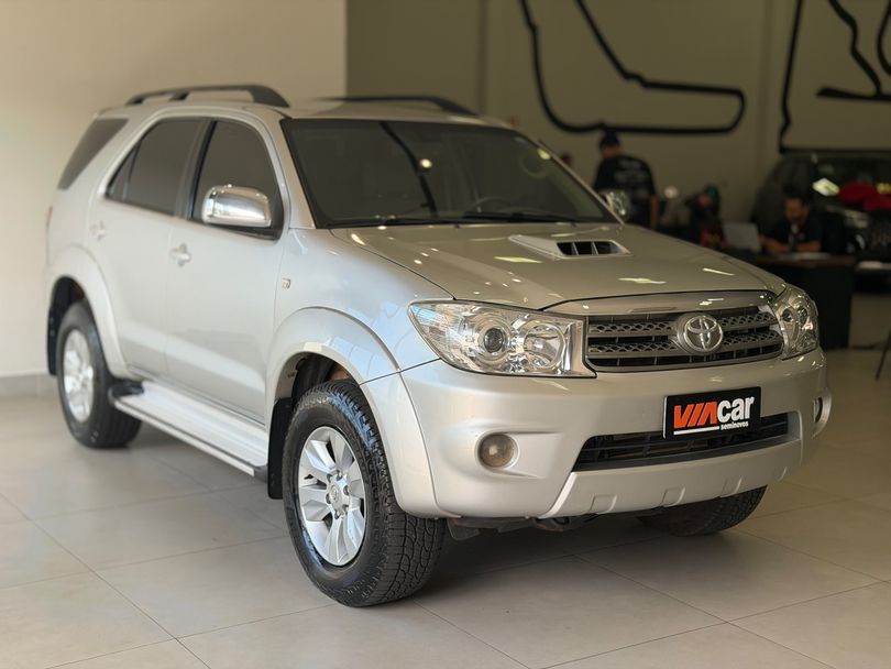Toyota Hilux SW4 SRV D4-D 4x4 3.0 TDI Dies. Aut