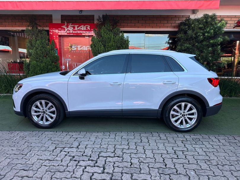 Audi Q3 Black Ed. 1.4 TFSI Flex/Black S-tron.