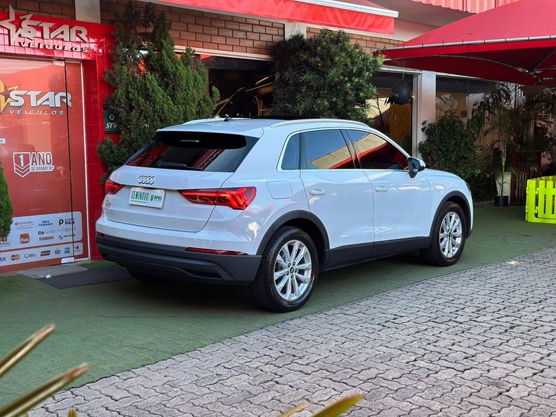 Audi Q3 Black Ed. 1.4 TFSI Flex/Black S-tron.