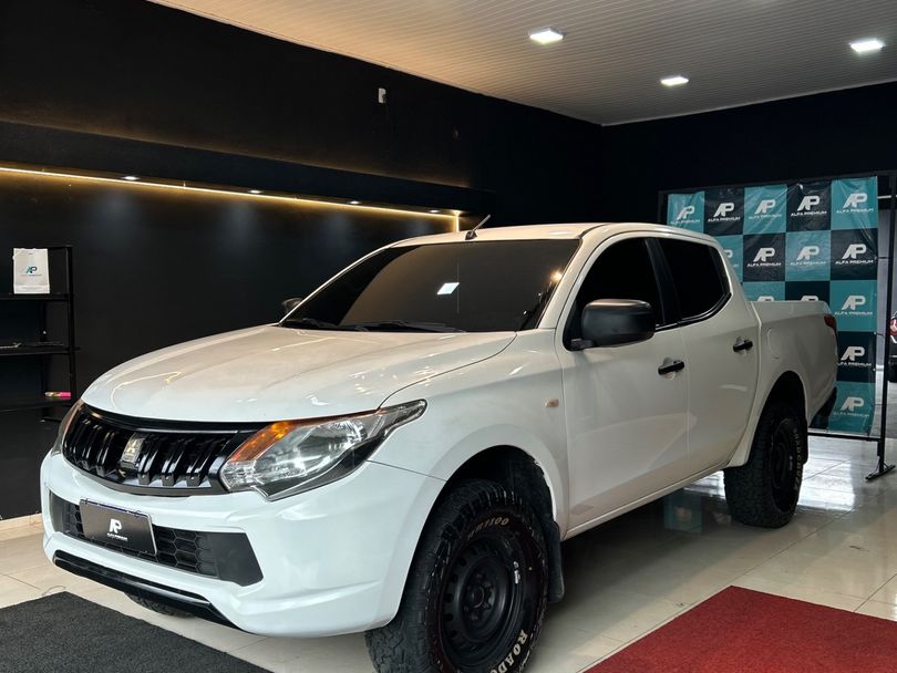 Mitsubishi L200 Tri. Outd. GLX 2.4 CD 4x4 Die. Mec.