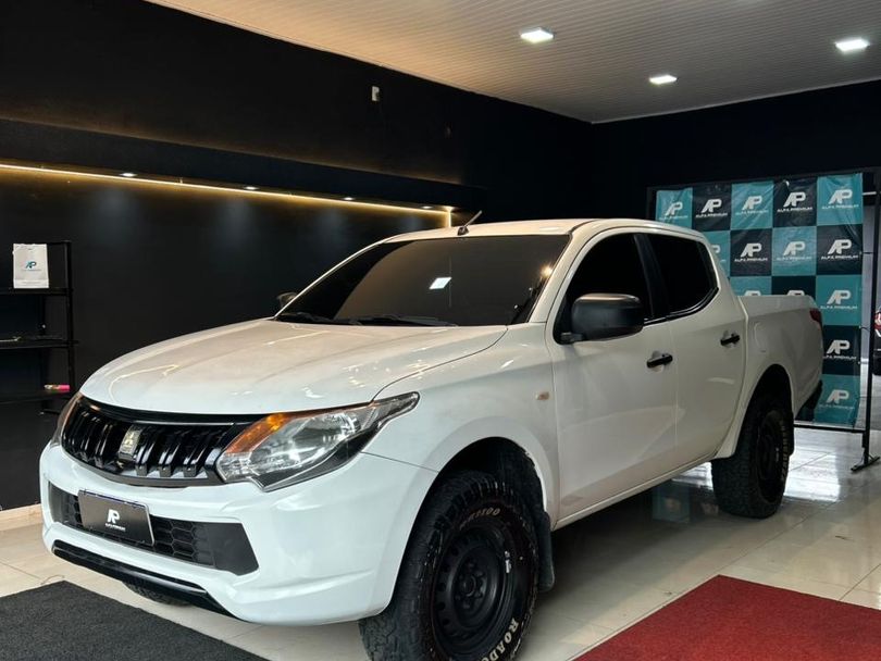 Mitsubishi L200 Tri. Outd. GLX 2.4 CD 4x4 Die. Mec.