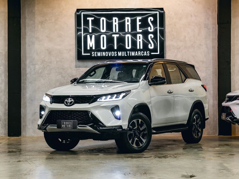 Toyota Hilux SW4 SRX 4x4 2.8 TDI 16V Dies. Aut.