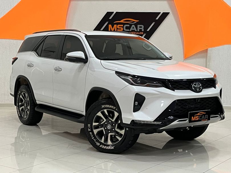 Toyota Hilux SW4 SRX Plat. 4x4 2.8 TB Die. Aut.