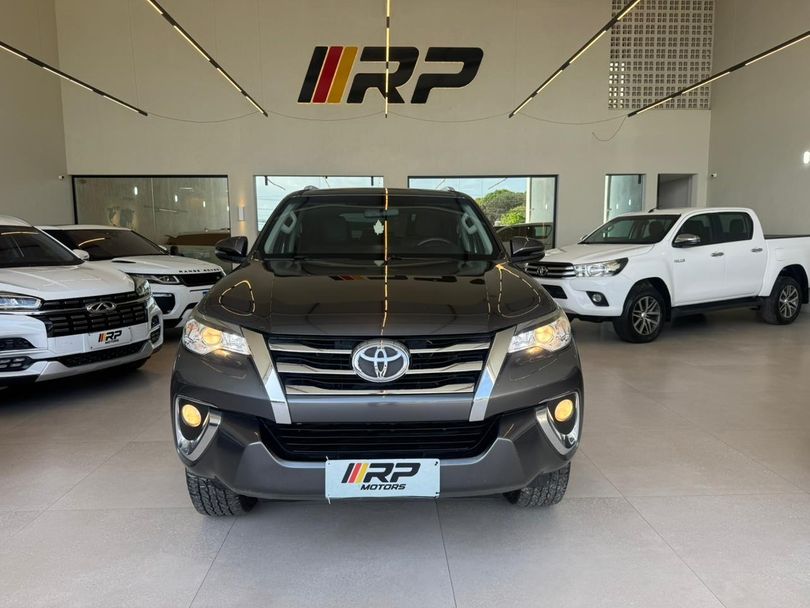 Toyota Hilux SW4 SRV 4x2 2.7 Flex 16V Aut.
