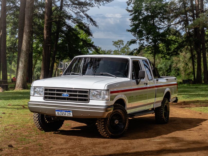 Ford F-1000 Super Diesel CE 3.9
