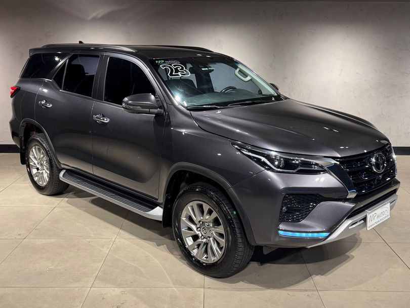 Toyota Hilux SW4 SRX 4x4 2.8 TDI 16V Dies. Aut.