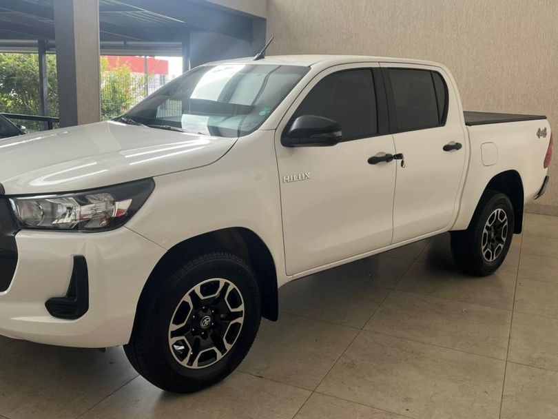 Toyota Hilux CD 4x4 2.8 Diesel Mec.