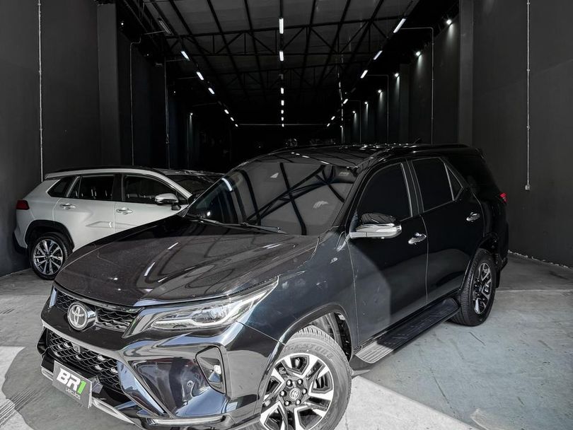 Toyota Hilux SW4 SRX 4x4 2.8 TDI 16V Dies. Aut.