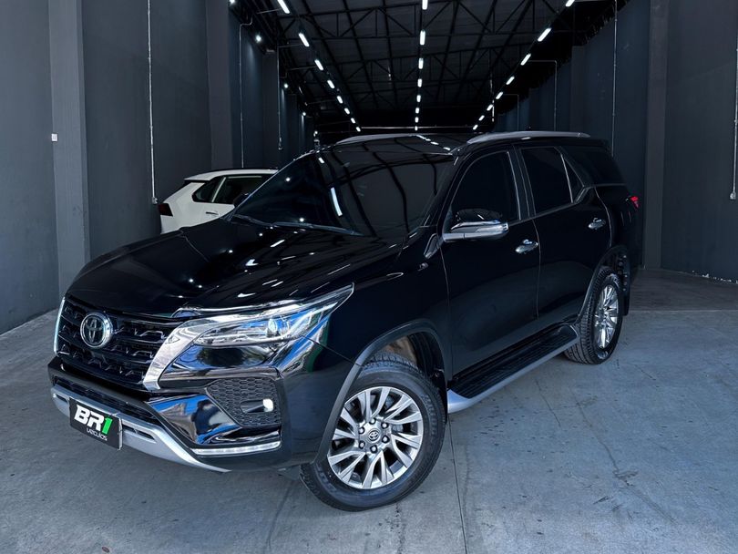 Toyota Hilux SW4 SRX 4x4 2.8 TDI 16V Dies. Aut.