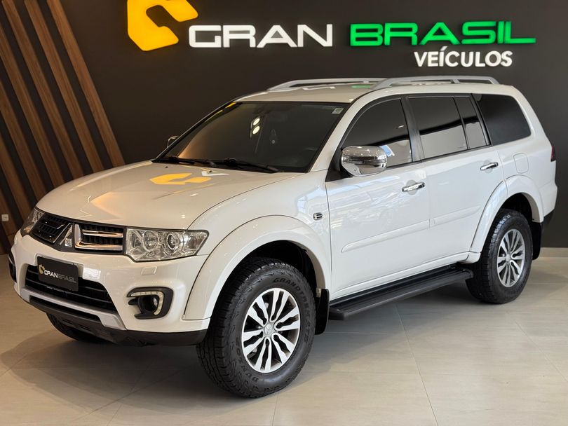 Mitsubishi Pajero HPE 3.2 4x4 T.I. Dies. 5p Aut.