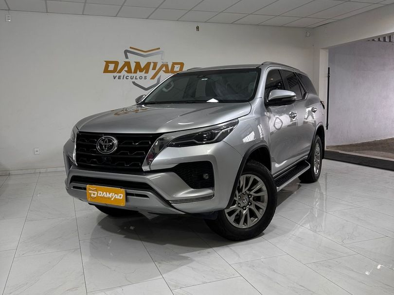 Toyota Hilux SW4 SRX 4x4 2.8 TDI 16V Dies. Aut.