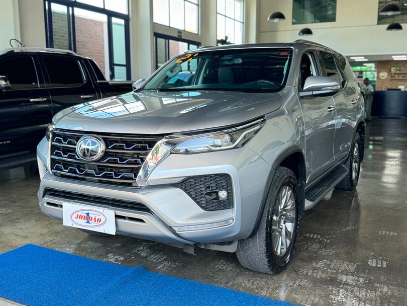 Toyota Hilux SW4 SRX 4x4 2.8 TDI 16V Dies. Aut.