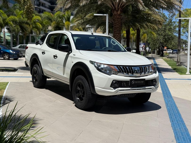 Mitsubishi L200 Tri. Outdo. GLS 2.4 CD 4x4 Die. Aut